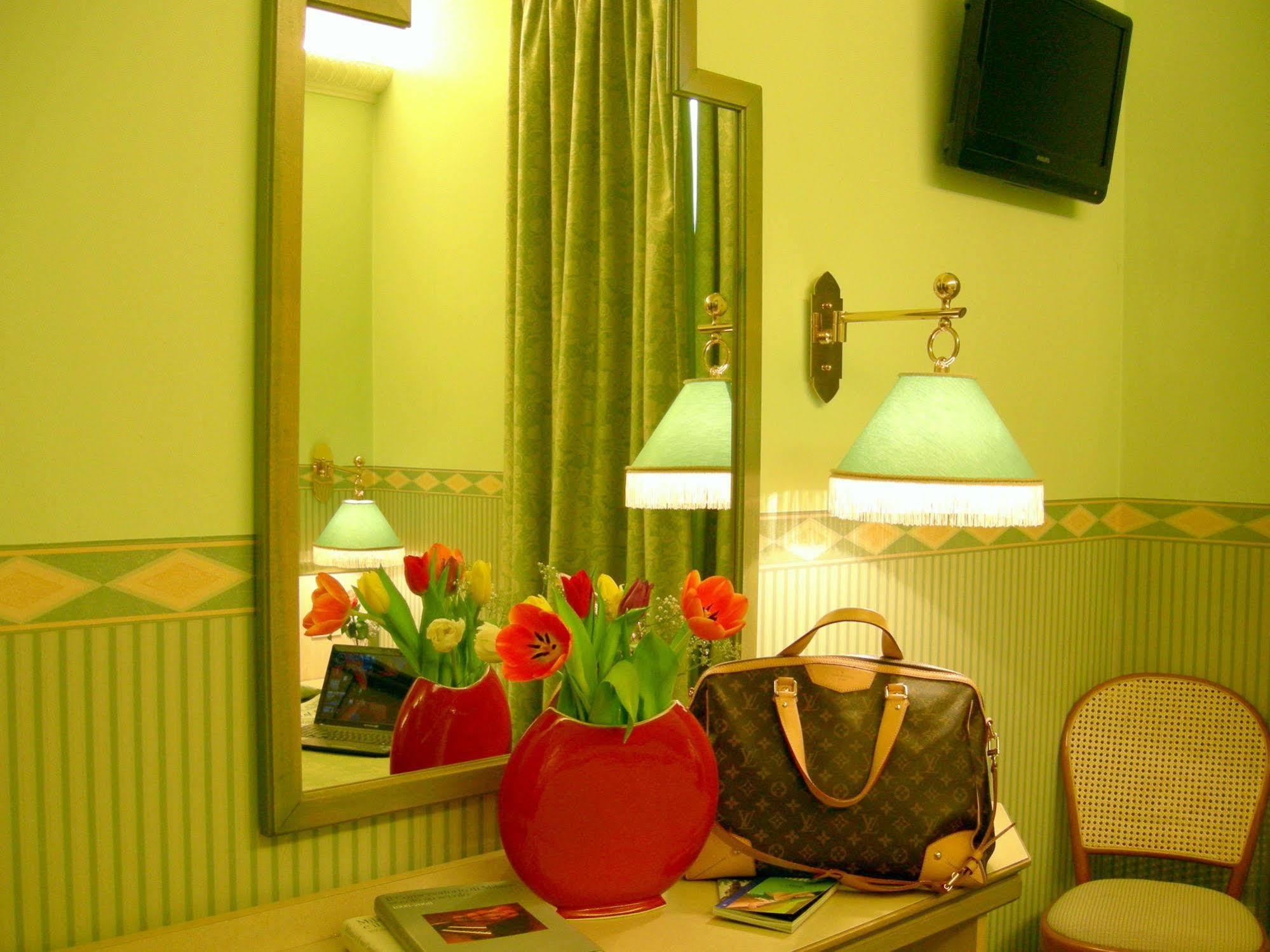 Buenos Aires Hotel Milan Exterior photo